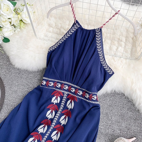 Boho Embroidery Halter Neck Dress - Picture 2 of 8